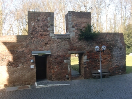 Brüggen : Burgwall, Burg Brüggen, Ruine des Nordflügels